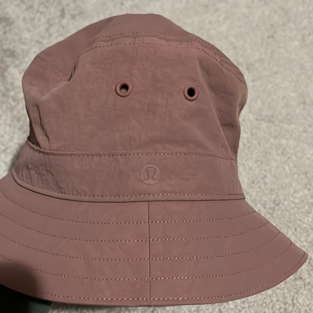 Lululemon On the move both ways reversible bucket hat. Size small/medium.